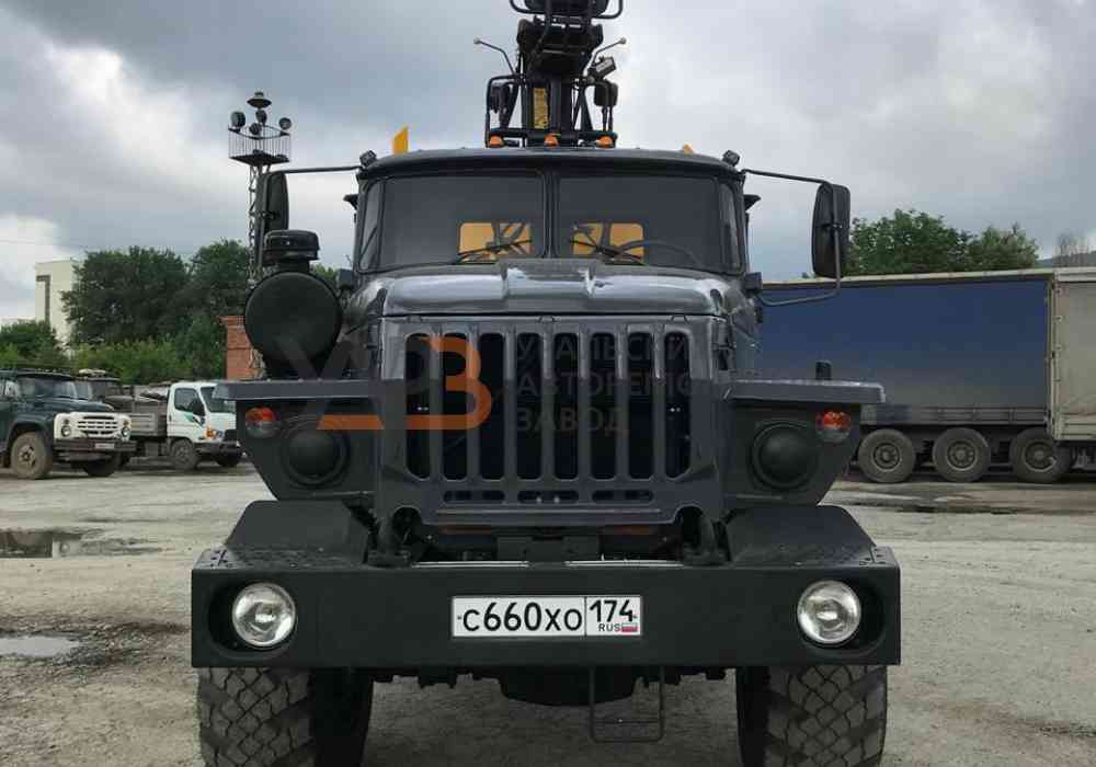 Лесовоз на шасси Урал 55571