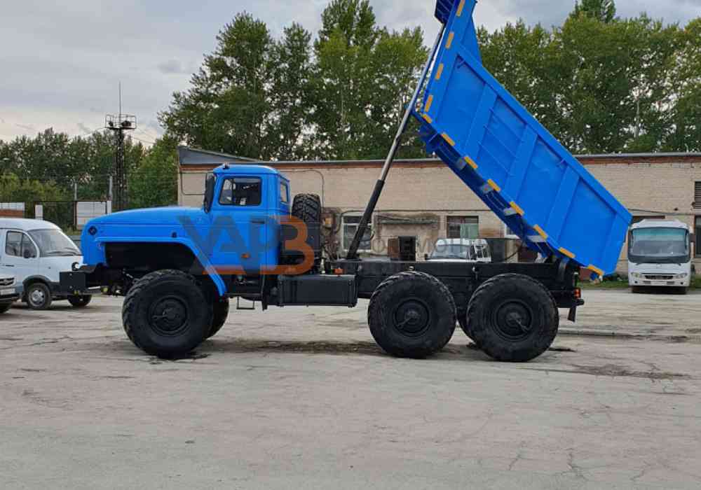 Самосвал на шасси Урал 55571